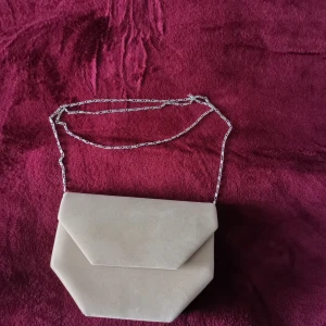  - Ny, oanvänd beige väska Priset kan sänkas vid snabbköp