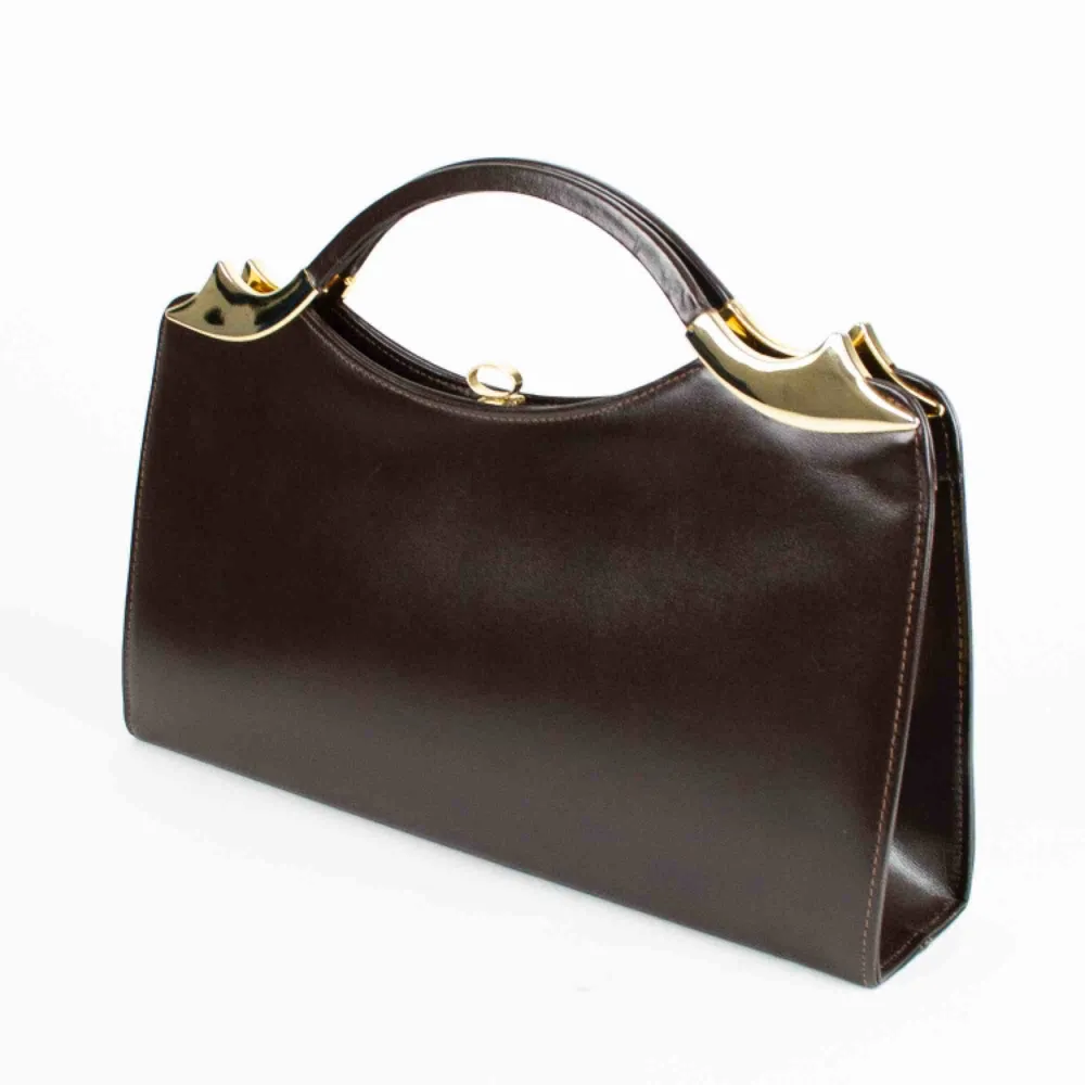Vintage 60s classic leather top handle handbag in brown Height: 19 Width: 33.5 Depth: 6.5 Free shipping! Ask for the full description! No returns!. Väskor.