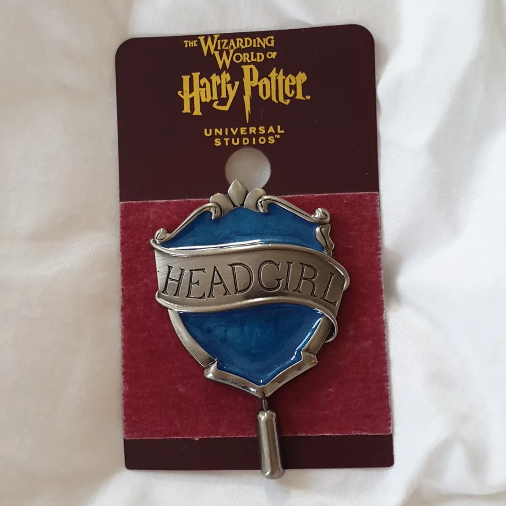 Harry Potter Headgirl pin, säljes pga aldrig kommit till användning!. Accessoarer.