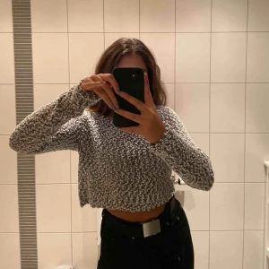  - Croppad tröja från HM. Bra skick! Köparen står för frakt🥰