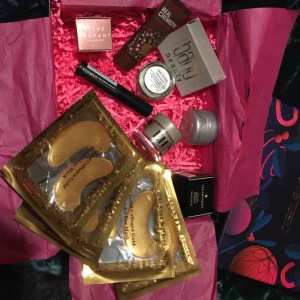  - Paket med oanvända skönhetsprodukter 