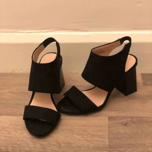  - Nya skor från H&M, använda en gång. Mycket fint skick!