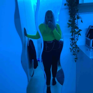  - Neongrön/ gul meshtröja från carlings i fint skick. Använd ett fåtal gånger då den inte riktigt är min stil. Köparen står för frakt 💕:)