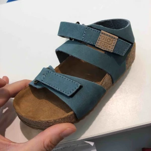  - Helt nya barnskor i stl 27