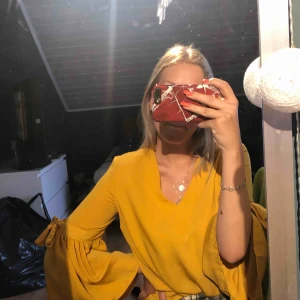  - Jätte söt blus. Använd fåtal gånger.