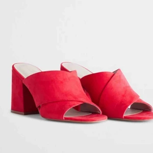  - Röda skor med låg klack! Bra skick!