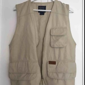  - Trendig väst köpt second hand på beyond retro