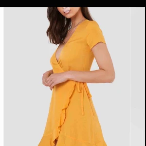  - Sååååååå fin klänning ifrån NAKD som tyvärr var för liten för mig! 