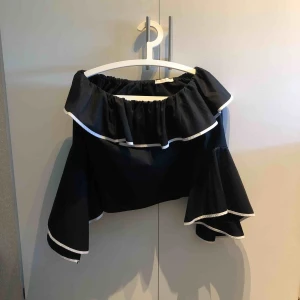  - Snygg blus från Boohoo Priset är inklusive frakt 