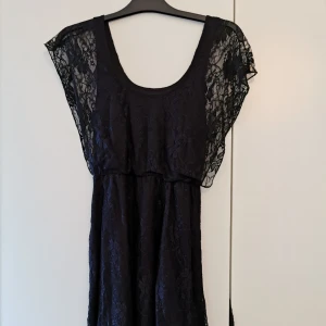  - Spetsklänning från Gina Tricot. Superskön! 