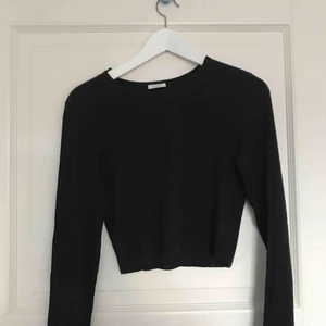  - Ribbad tröja från WEEKDAY. Kortare i modellen. 