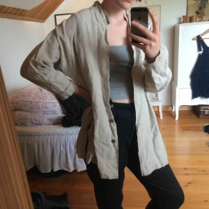  - Skjorta från ANN! Köparen står för frakt:)