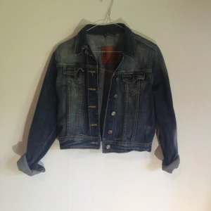 Jeansjacka från Gina tricot! Passar xs-s - Jeansjacka från Gina tricot! Passar xs-s