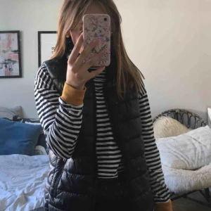  - Väst från mango köpt för 349kr helt oanvänd ❤️ passar xs/s 