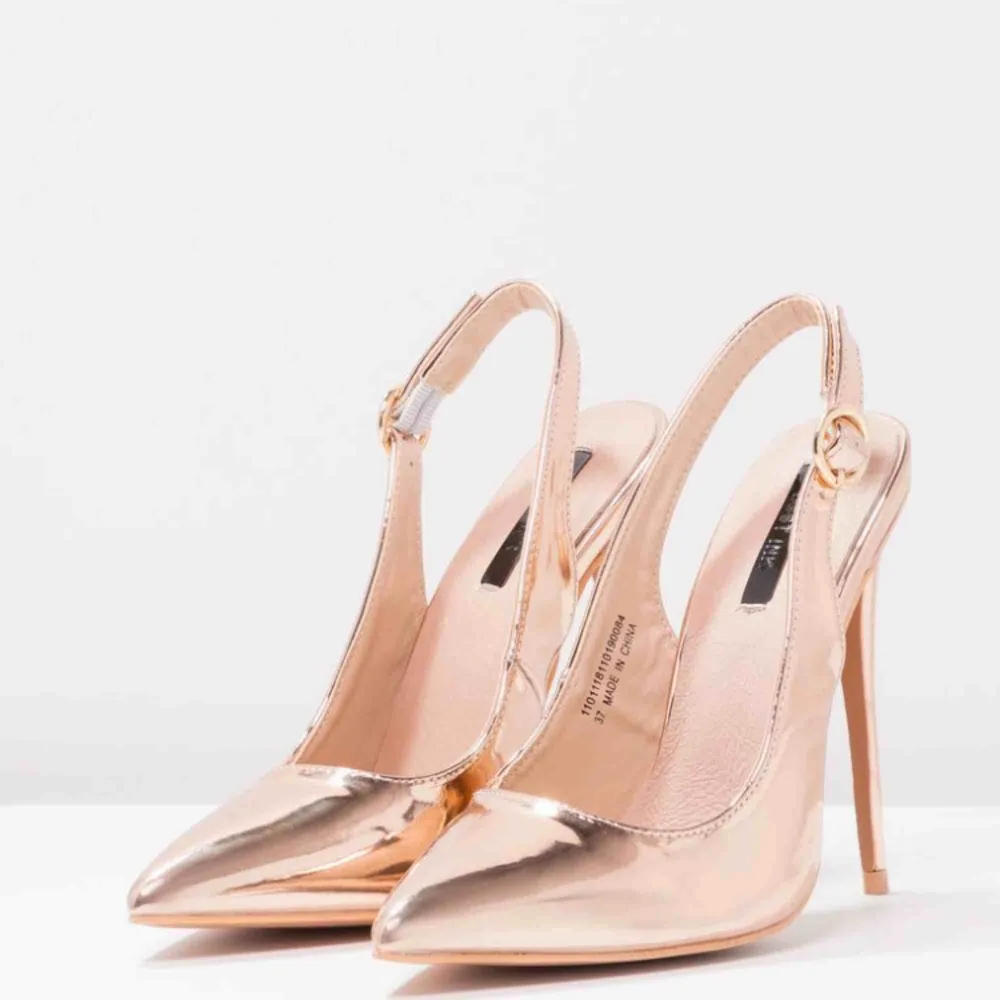 Metallic Rose Gold Shoes Pointed Toe heels sise 36. Skor.