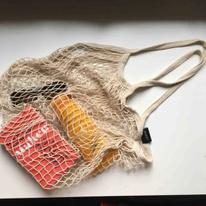  - Trendig sommarväska! 🌻 möts upp i stockholm annars tillkommer frakt! 