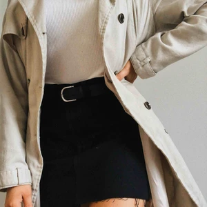  - Fin vår/höst kappa med knytning, passar mig som är XS/S. För mer info eller bilder är det bara att meddela mig.