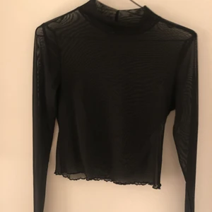 Meshtröja - Svart meshtröja i storlek M från Ginatricot 💞🤍 