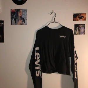 Levis tröja - Skön leviströja som inte kommer till användning längre! Använd få gånger så i jättefint skick! 