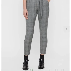 Byxor 32 - Helt nya byxor från Veromoda storlek xs