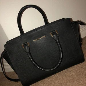 Michael kors väska  - Nyskick, använd 1 gång. Dustbag finns.