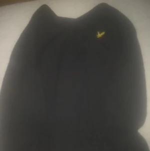 Lyle scott tröja - Nypris ca 500 kr, säljer för 150 kr med gratis frakt!
