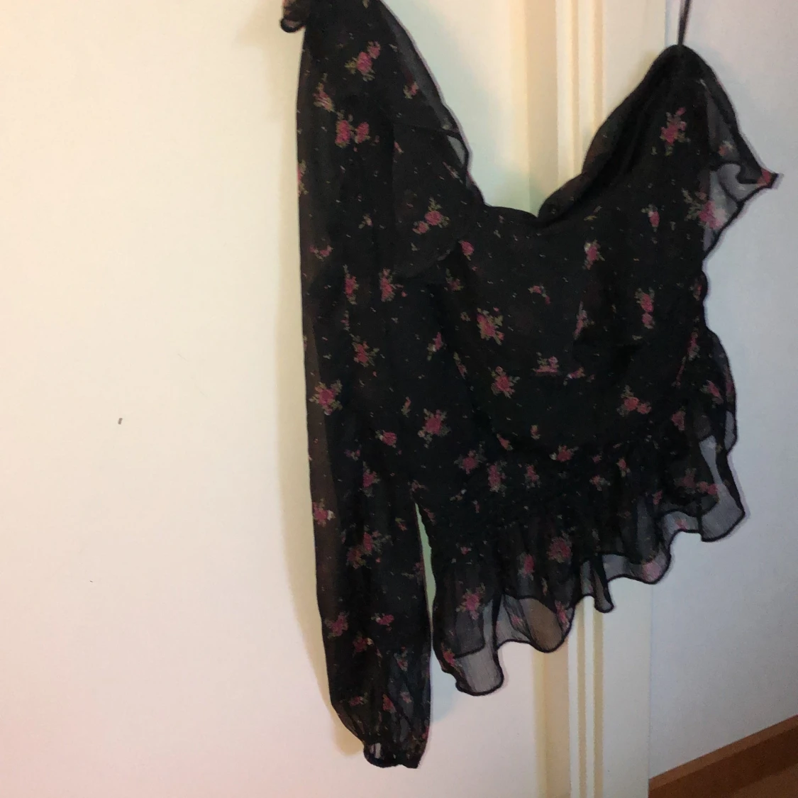 One shoulder topp/tröja från BikBok i st:S - 90