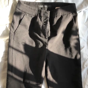 Kostymbyxor  - Jättefina svarta byxor, tyvärr för små för mig