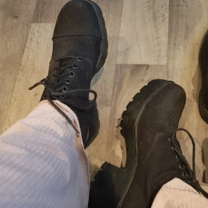 Vagabonds - En väldigt hög sko inte så använd 