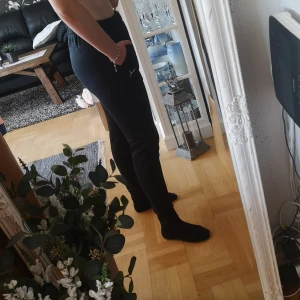 Puma - mjukisbyxor  - Använda ett fåtal gånger. Väldigt sköna. Går att knyta i midjan.