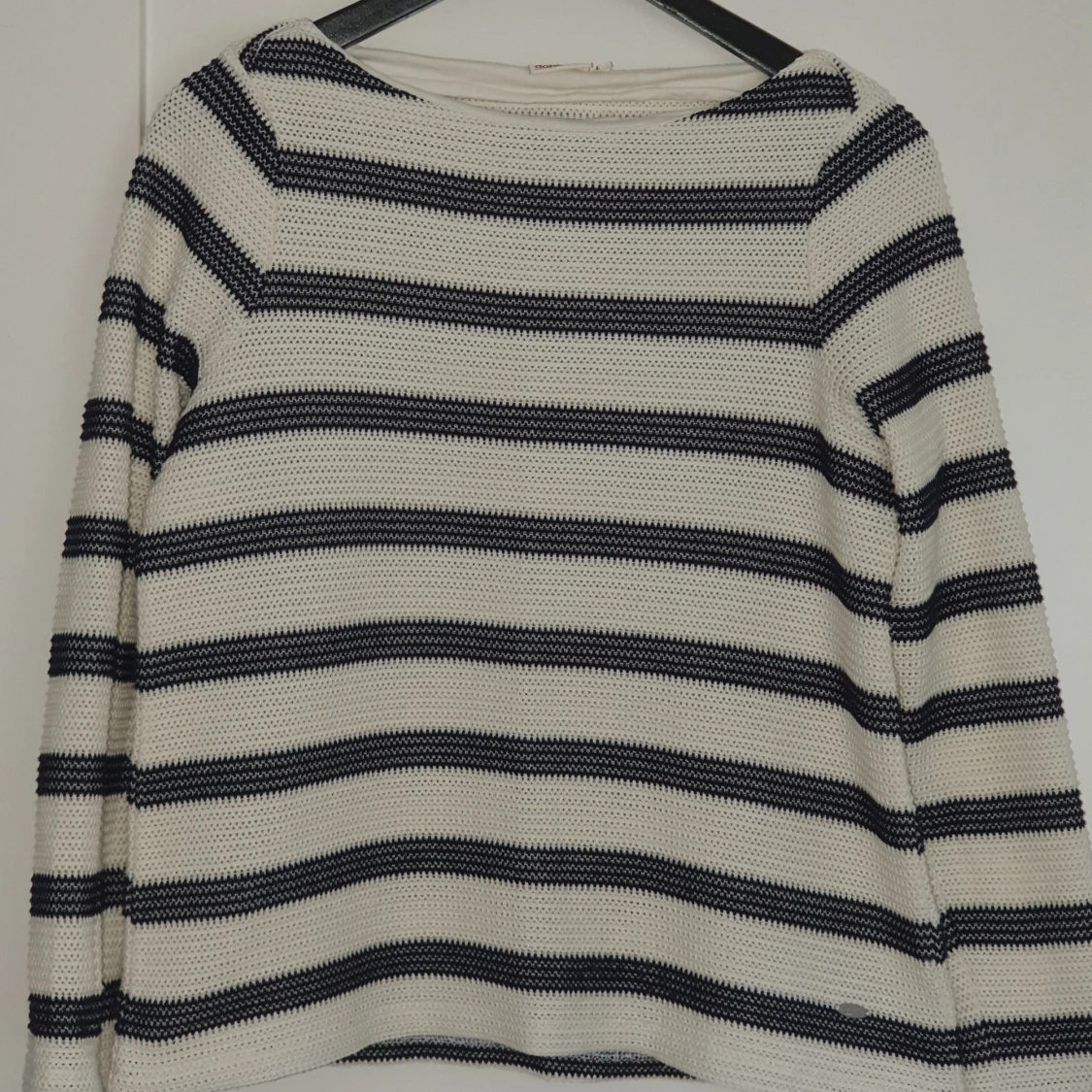 Stickad vit och mörkblå Dobber tröja - 90