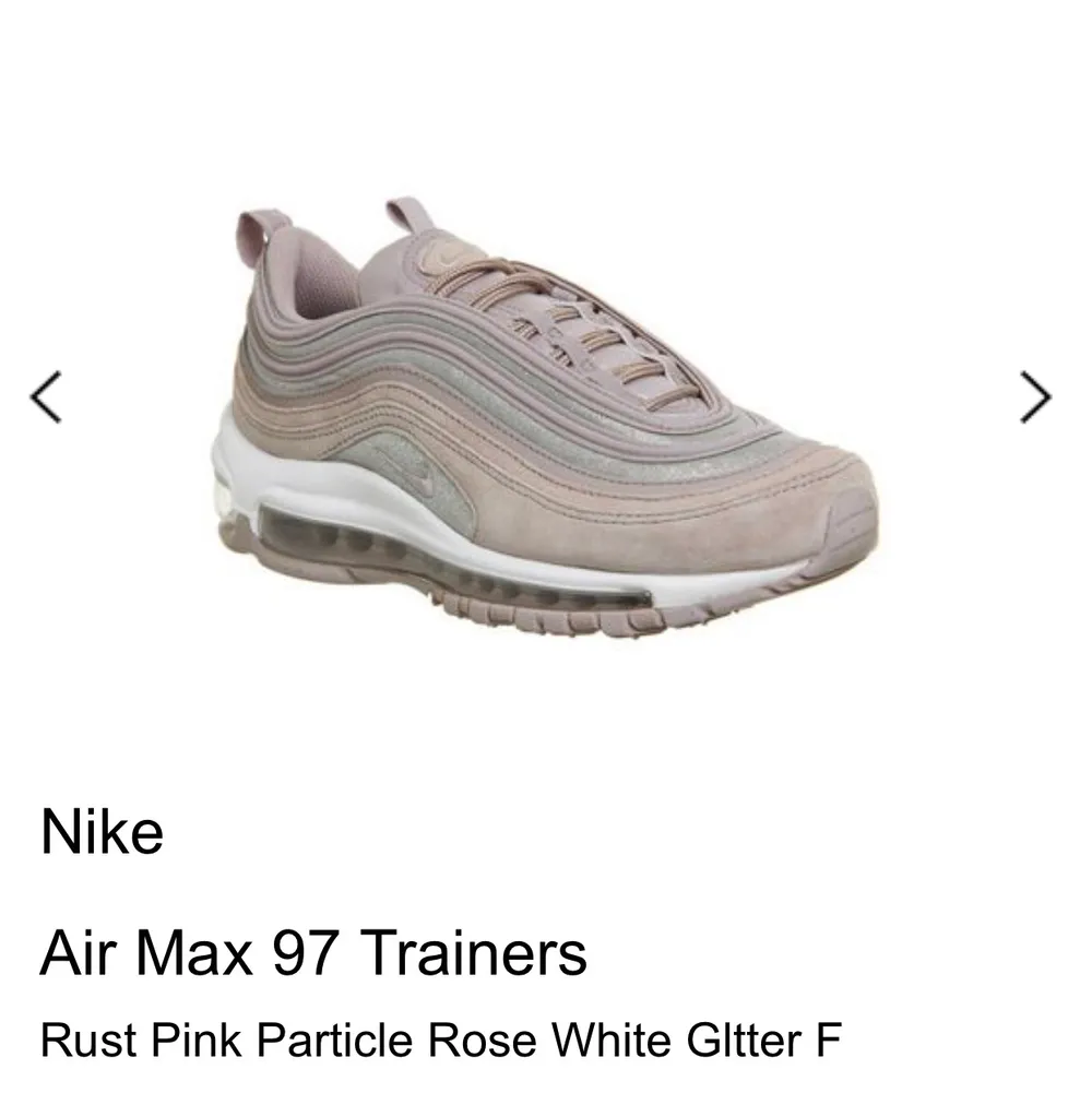 Säljer mina fina air max 97 pga ingen användning :( de är i strl 39 (25cm) köpta i webbsidan Offspring från London  för 165 pund alltså runt 1700kr. Buda gärna i komentarsfältet🥰🥰 frakt på 65kr tillkommer🦦 Utgångspris 350kr. Bud: 450+frakt . Skor.