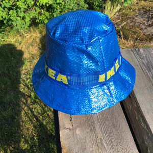 IKEA Bucket hat - IKEA fiskehatt! Gjord av en IKEA kasse💛💙💛💙       🇸🇪🇸🇪🇸🇪 ⭐️ 160 ink frakt💛💙💛💙  (högt pris då den är svår att sy och tar lång tid att göra)