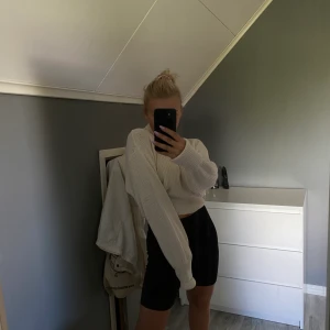 Stickad tröja  - Stickat vit/beige tröja från NAKD i storlek XXS 🤍🤍🤎