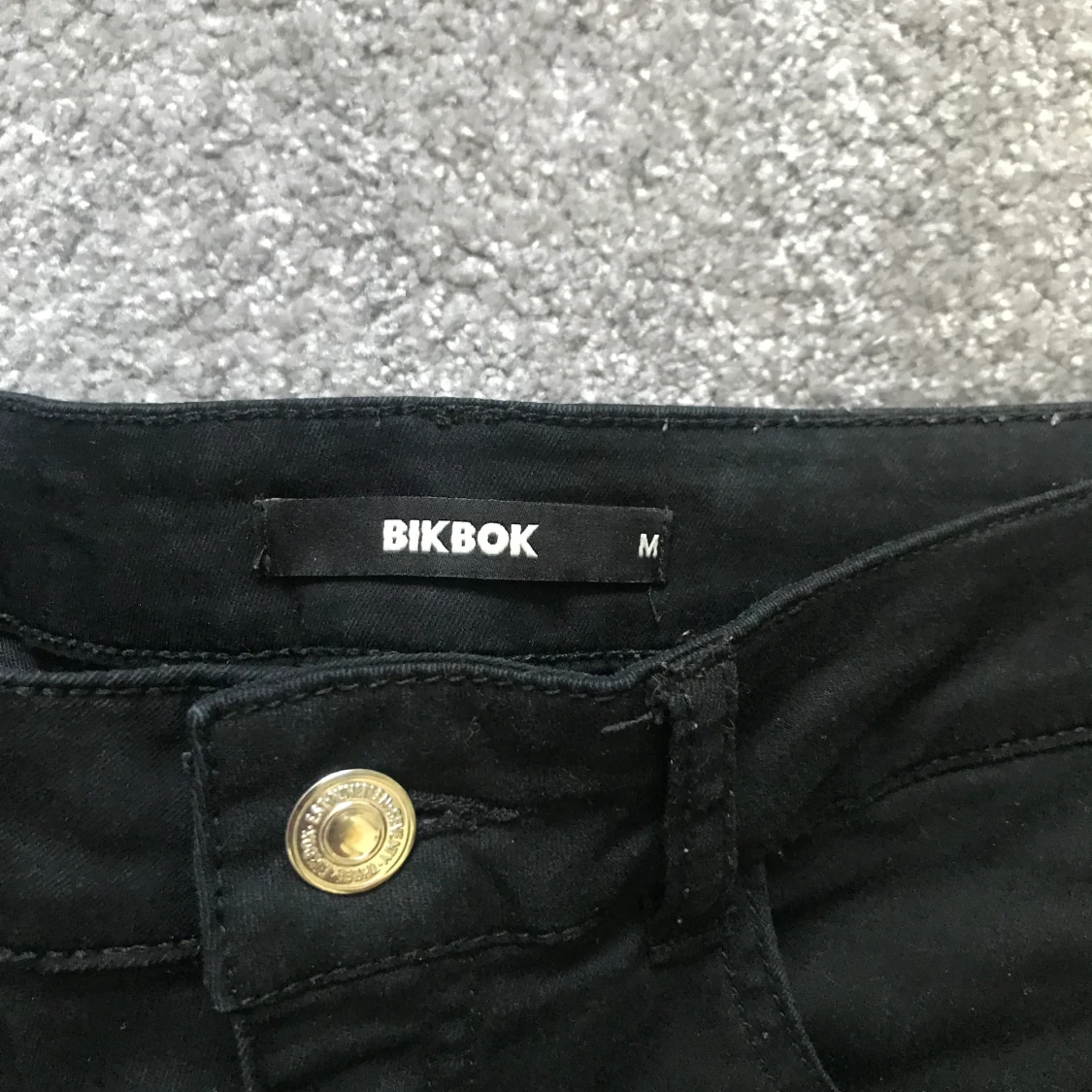 Svarta jeans storlek m - 90