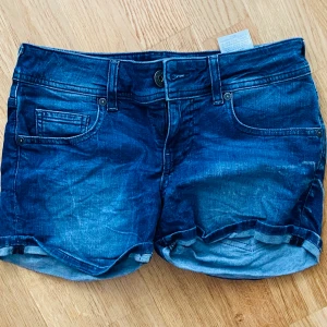 Guess short - Guess short storlek 24