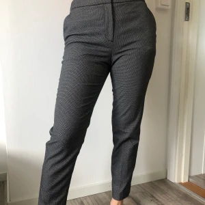 Kostymbyxor - Kostymbyxor från h&m. Superfint skick! 🤍🖤🤍