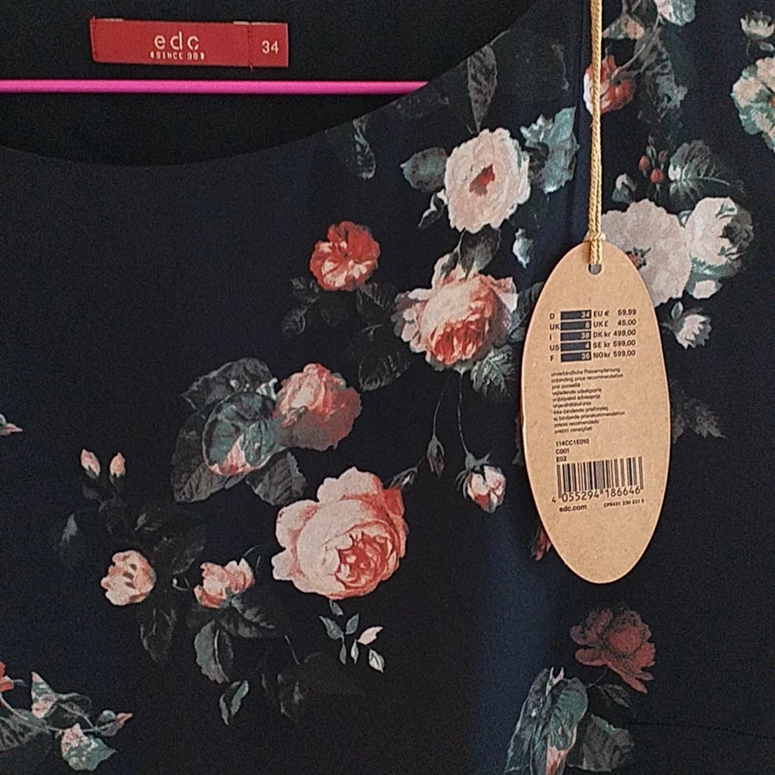 Vacker klänning med rosmotiv, oanvänd - 91