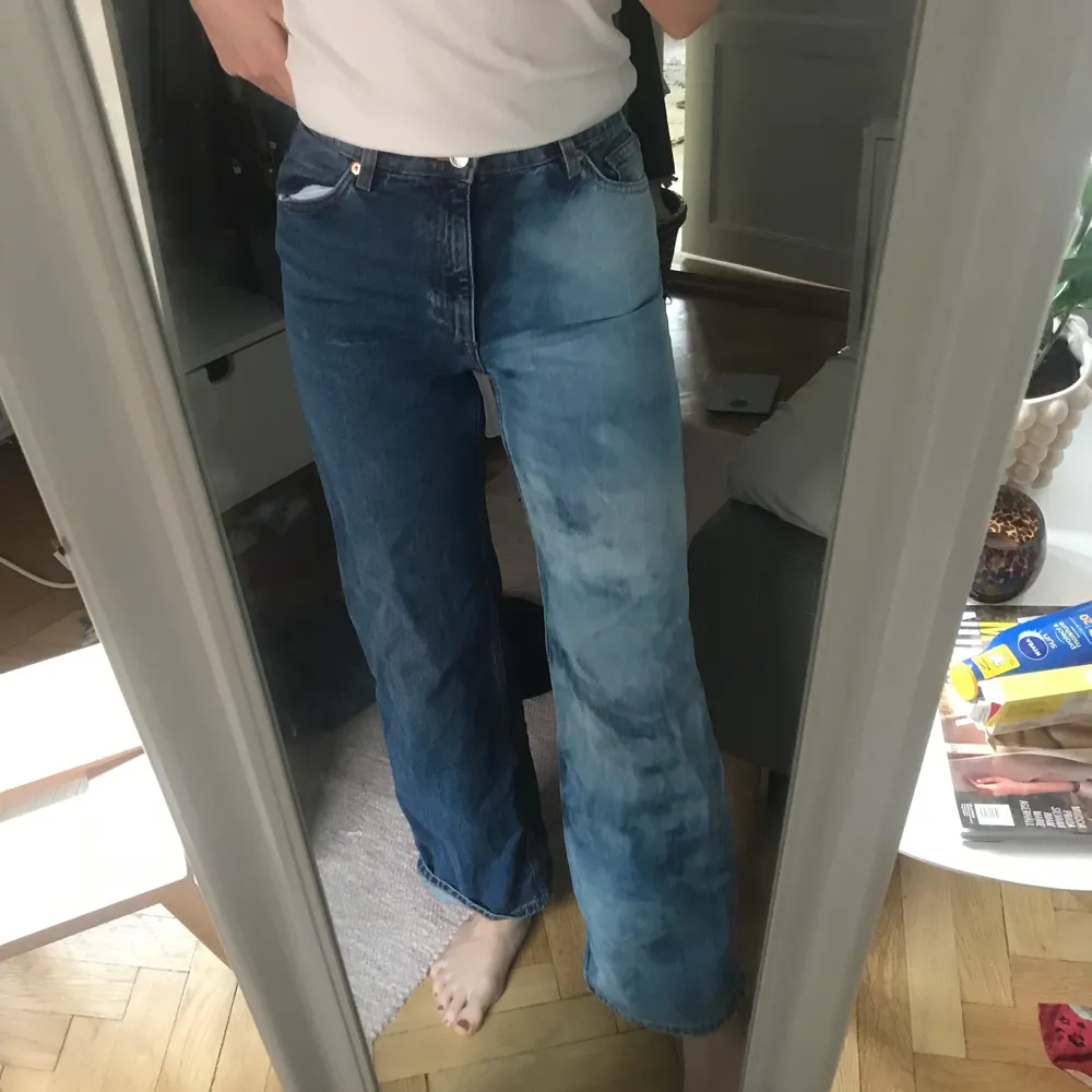 Klorin doppade jeans med en fin ljus sida och en mörk. Modellen Yoko och storlek 27. Frakt 70kr. Jeans & Byxor.