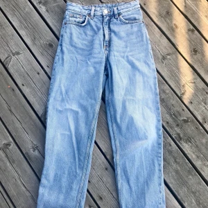 Monki jeans - Ett par supersnygga jeans från Monki i stilen Taiki 💛🌻  