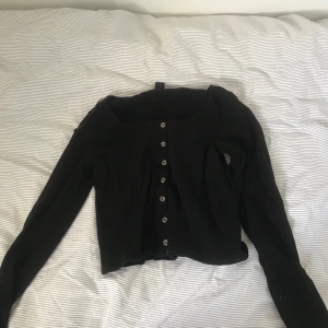 Topp från monki - Ribbad topp från monki. Går lite ovanför naveln. Aldrig använd, strl s🌸