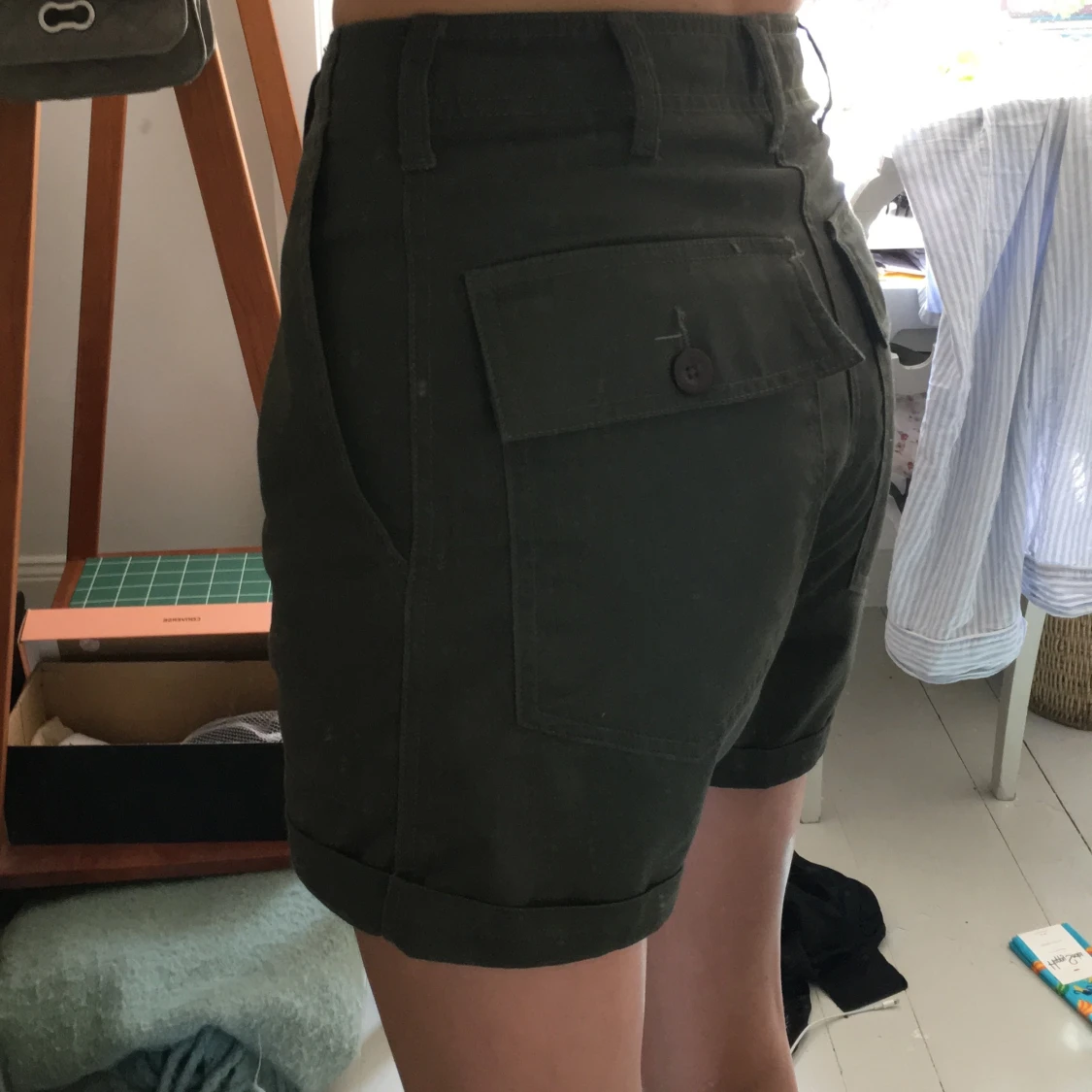 Mörkgröna shorts  - 90