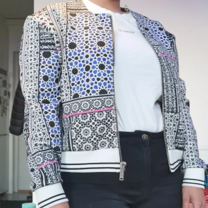 Gina Tricot jacka storlek L, BUDGIVNING - Jag säljer den här fina jackan eftersom jag har använt den bara en gång. Jackan är i nyskick. Frakt tillkommer.