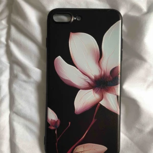  - Skal som passar iPhone 7/8 plus i fint skick som knappt är använd! 