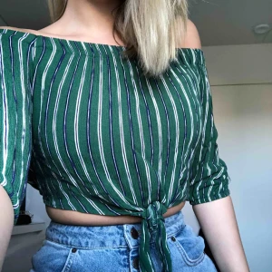  - Jättesöt tröja köpt på plick men tyvärr inte kommit till någon större användning💖💖från pull&bear