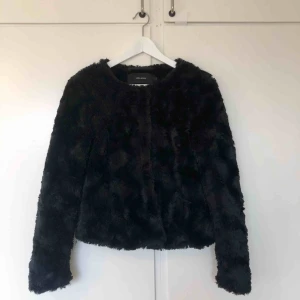  - Populär fake pälsjacka från Vero Moda🤩 