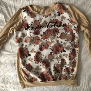  - Tröja i tunt och skönt material