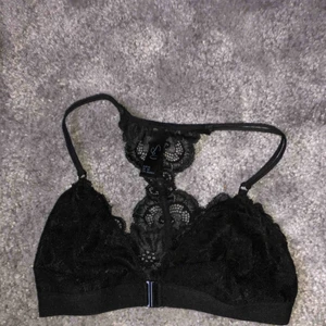  - Köpte den för ja tyckte den var fin men den var redan för liten då så tänkte att de kan komma till användning för någon annan  Kan fraktas 