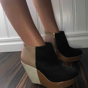  - ett par hög klackar i storlek 37, frakt tillkommer, kan mötas upp i sölvesborg 