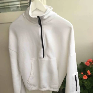  - Jättefin tröja ifrån boohoo , knappt använd.